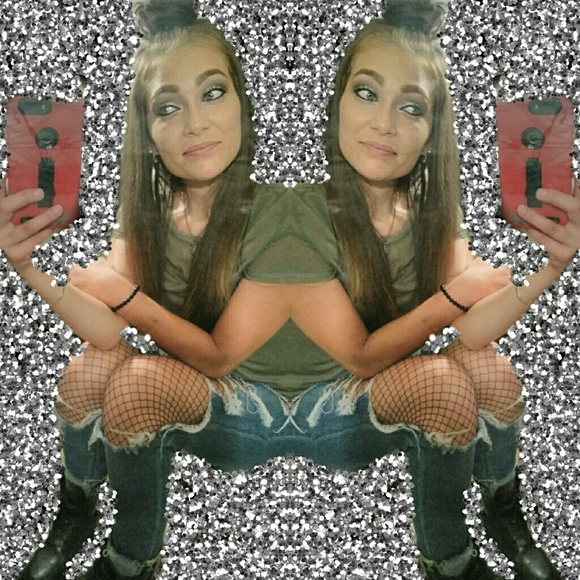 Meet Your Posher!💋 - Picture 4 of 8